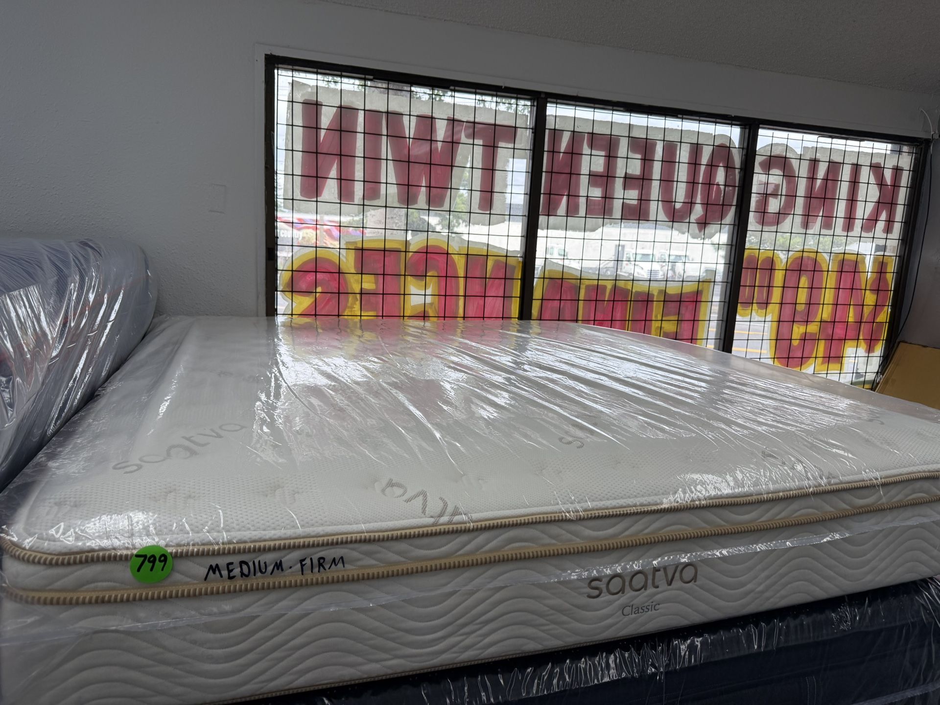 KING SIZE SAATVA CLASSIC MATTRESS & BOX SPRINGS BED SET