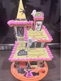3. Halloween Gingerbread House 🎃👻