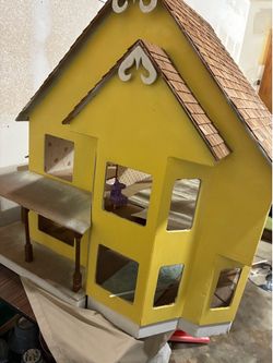 DOLL HOUSE WITH ELECTRICITY