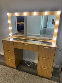 Vanity set with mirror
