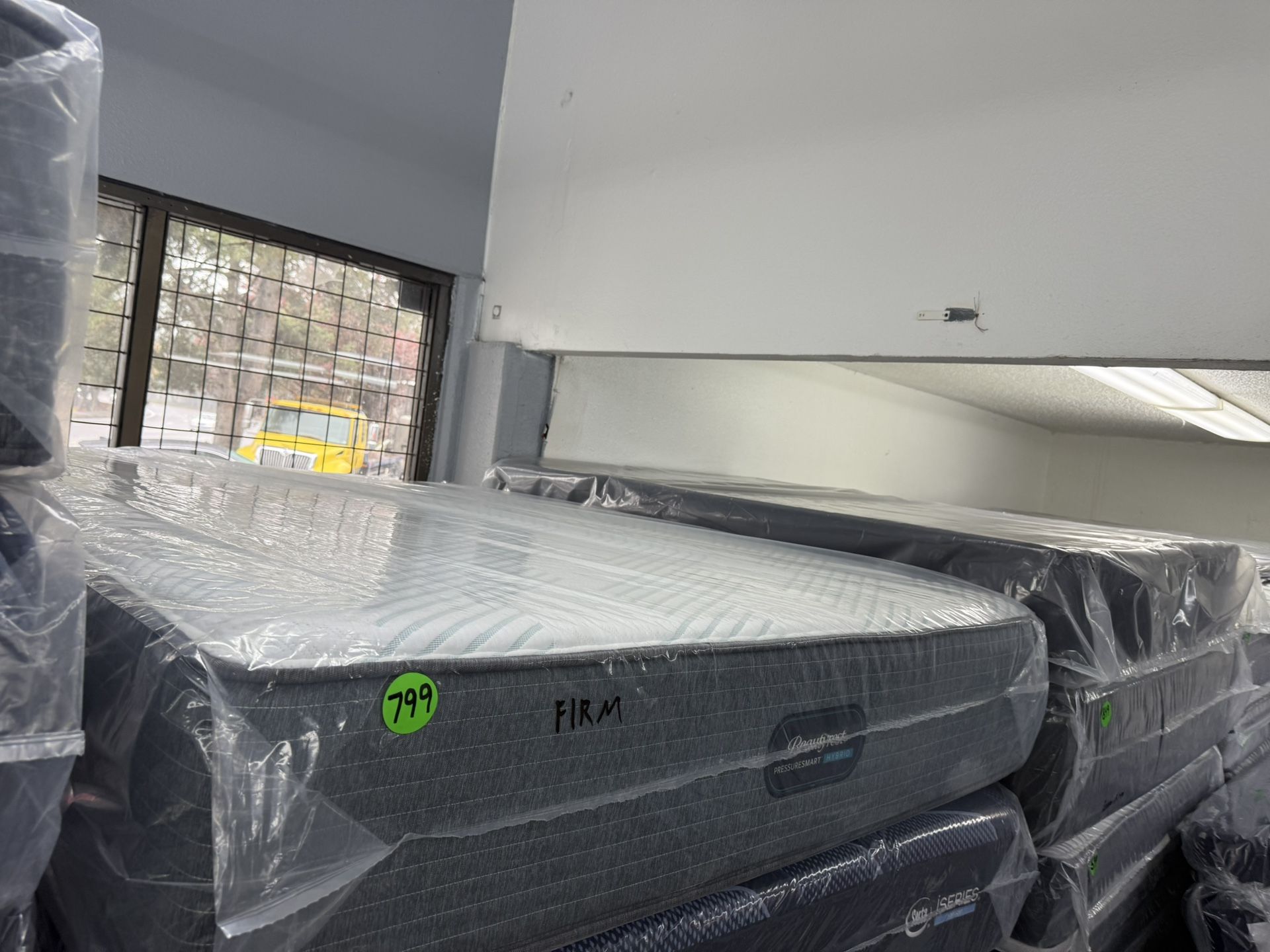 QUEEN SIZE SIMMONS BEAUTYREST PRESSURESMART LUX HYBRID MATTRESS & BOX SPRING BED SET