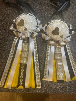 Homecoming mums