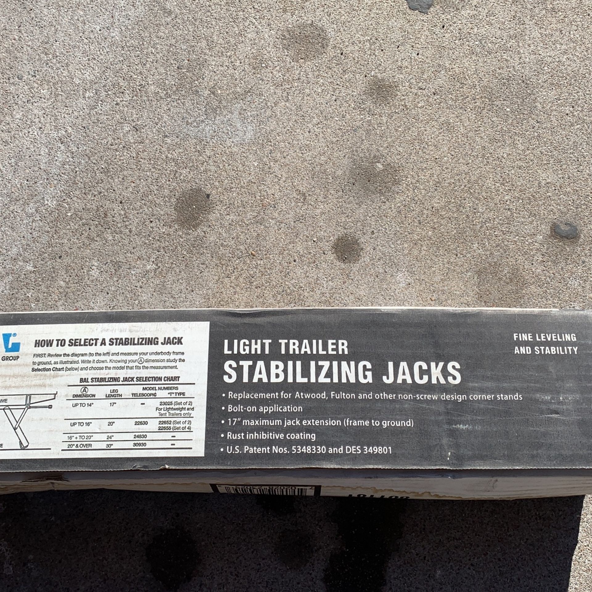 Light Trailer  Estabilizing Jacks