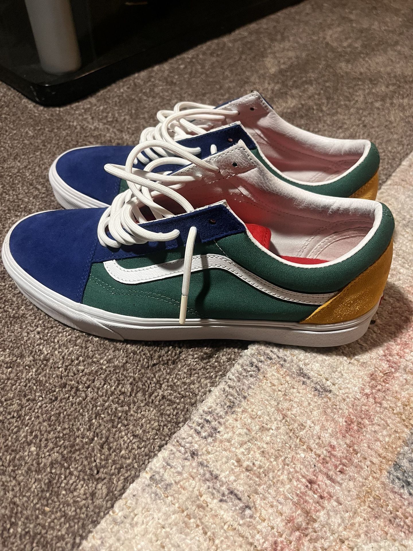 Yacht Club Vans 