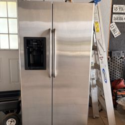 GE Stainless Steel Side By Side Refrigerator 