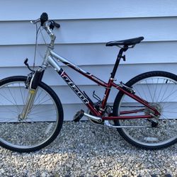 Women’s Red Giant Sedona 21 speed mountain bicycle bike excellent