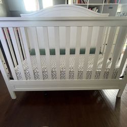 Baby Crib DaVinci Charlie 4-in-1 Convertible Crib