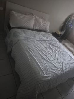 Full malm bed