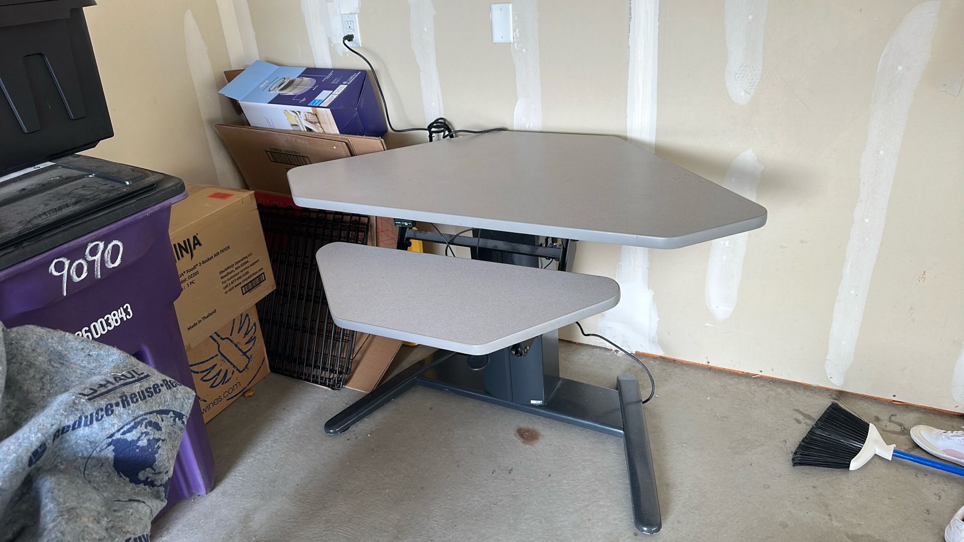 Automatic Rising Desk 