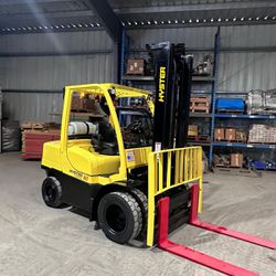 2014 Hyster 8000 lbs capacity forklift 