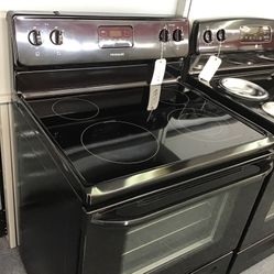 Frigidaire 4 Burner Glass Top Range. 1 year Warranty 