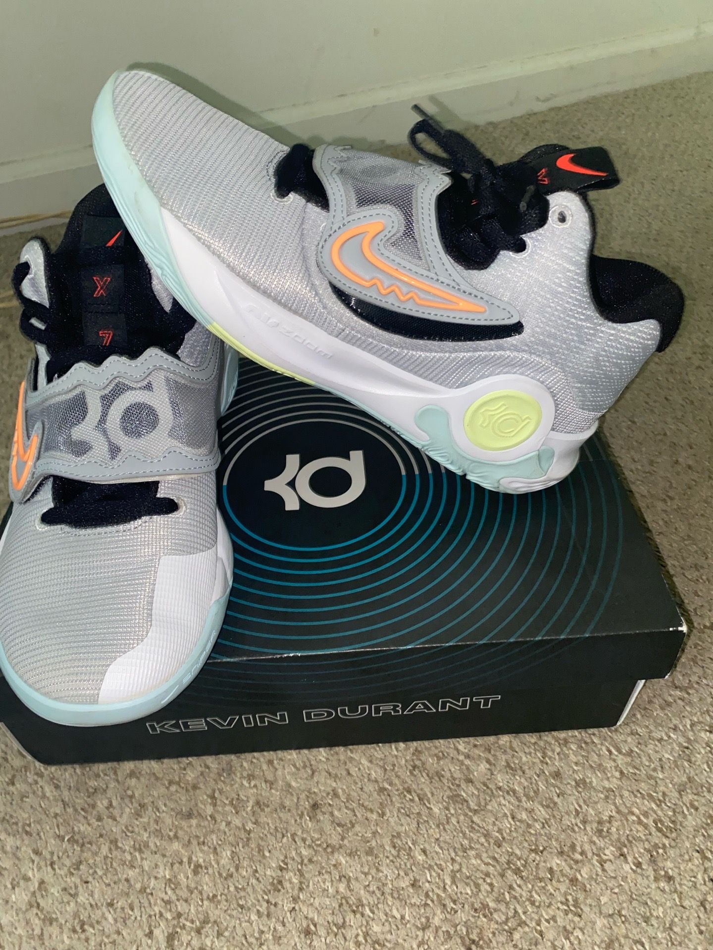 Nike KD Trey 5 Volt Crimson Size 9.5 - Worn Once, Like New w/ Box