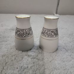 Salt & Pepper SetAmbassadorby Royal Wentworth 3/7 Hole (V)