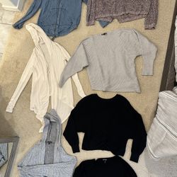 Women’s Tops Sweatshirts Size Medium 