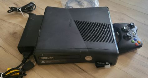 Black Xbox 360 slim 500gb with a bunch of games!!! - $150