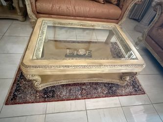 LIKE NEW Coffee and End Table Set