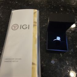 ROUND BRILLIANT 3.91 CARAT RING