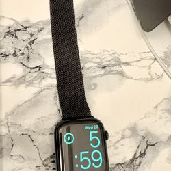 Apple Watch SE 44MM Aluminum Case 