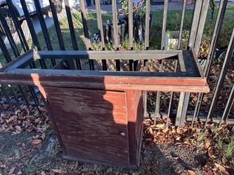 Fish tank stand