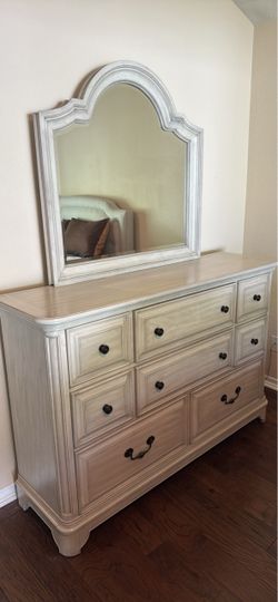 Dresser with Arched Mirror