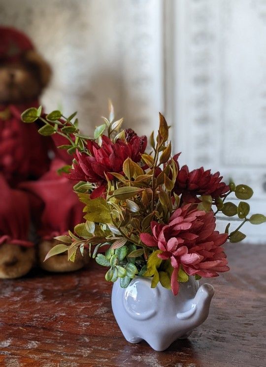 π Gray Elephant Vase -Stacked Floral Arrangement