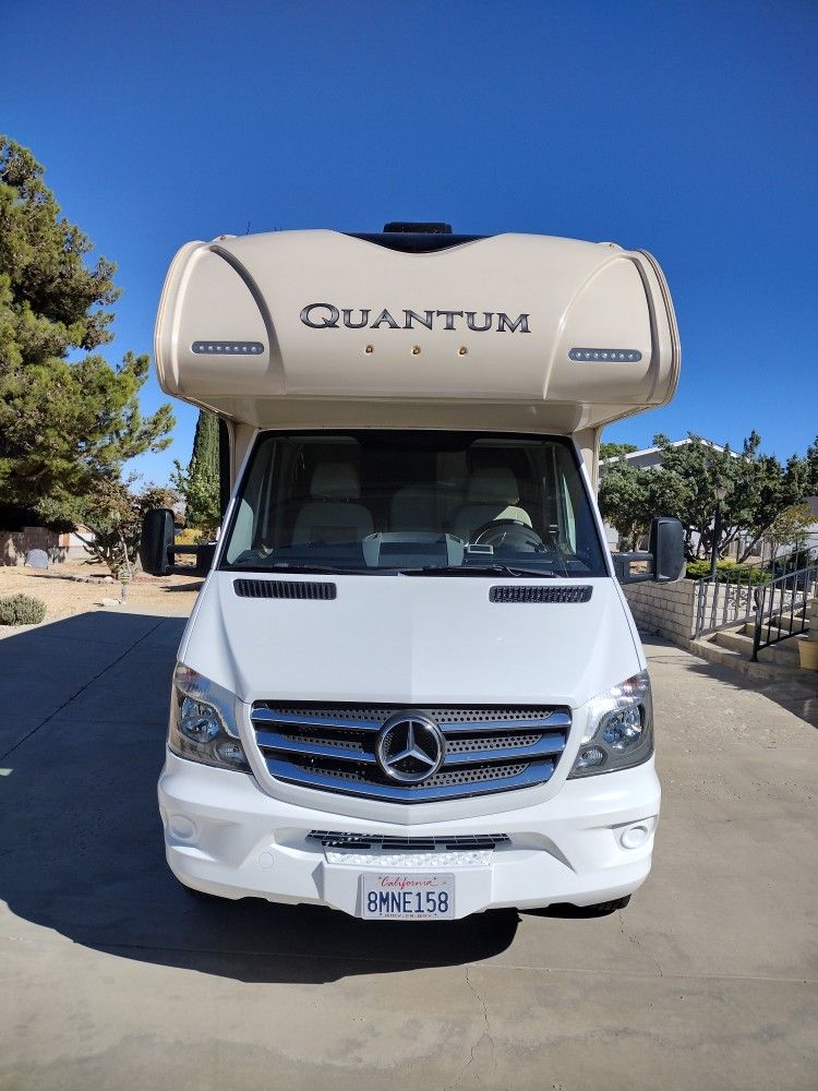 2019 Thor Quantum Motorhome KM24 Mercedes Benz Diesel for Sale in Llano