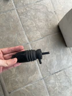 E36 BMW Sedan Hood Washer Jet Pump 