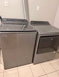 Whirlpool Washer and Dryer Set