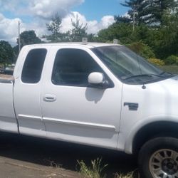 ***2002 FORD F-150 Tritan V-8  Sport 4x4****