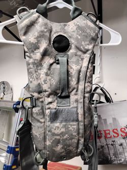 Genuine U.S Army CamelBak ThermoBak 3L (100 Oz) Maximum Gear Hydration System $15 Or Best Offer