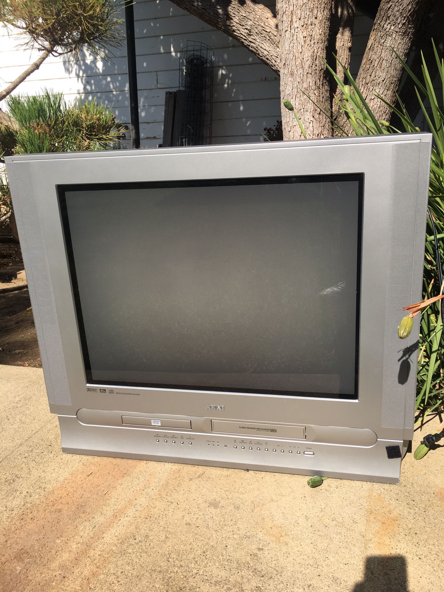 VINTAGE GAMING TV WITH BUILT IN VCR/VHS AND DVD PLAYER