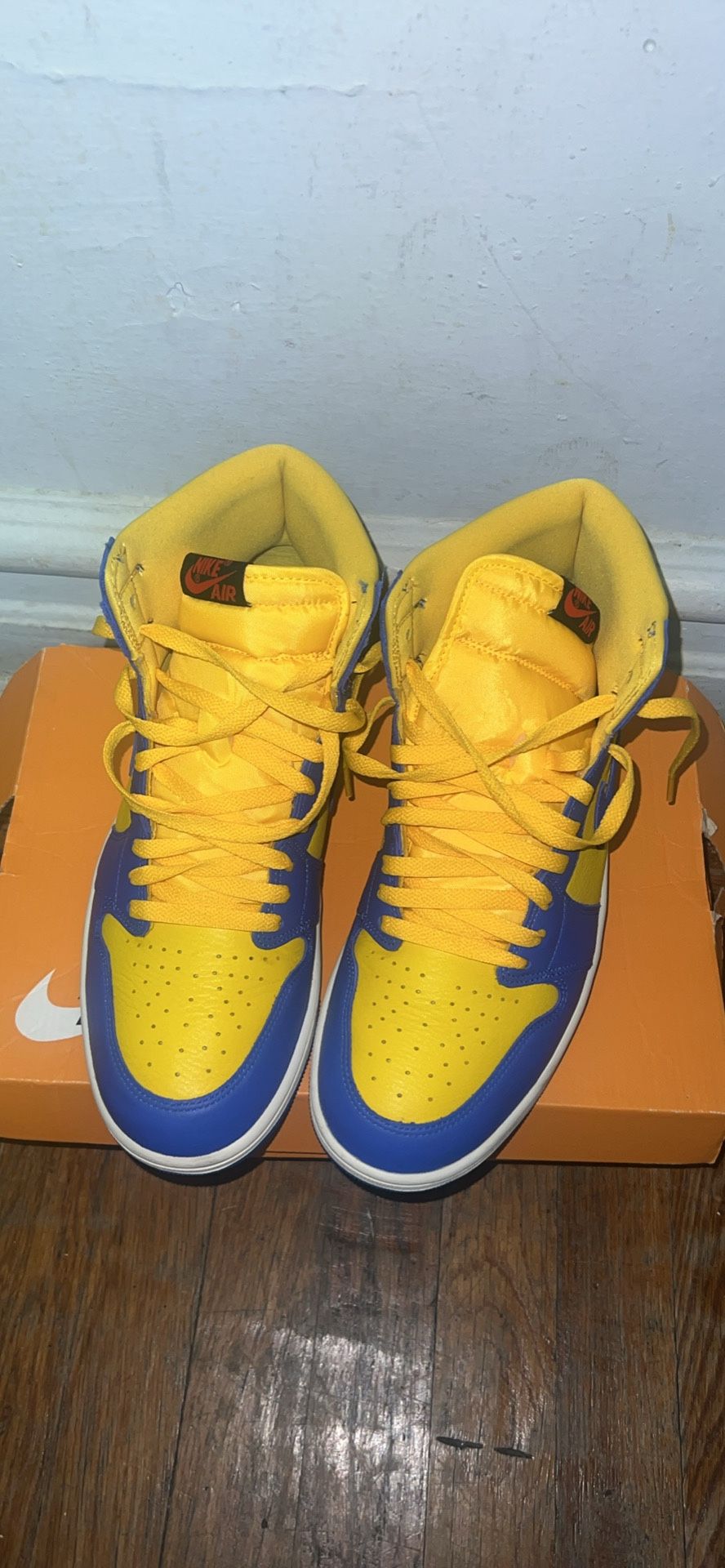 Jordan 1 laney sz 10.5