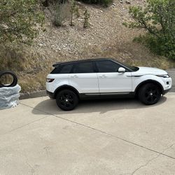 Must See 2014 Range Rover Evoque AWD + Blizzak Tires – $9,999