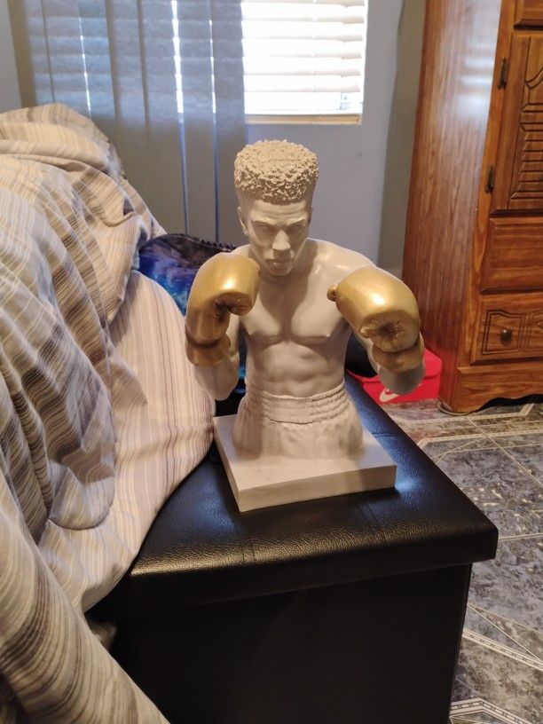 Golden Glove Boxer Statue( Muhammad Ali )