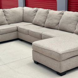 ASHLEY FURNITURE BEIGE LARGE SECTIONAL COUCH IN GREAT CONDITION - DELIVERY AVAILABLE 🚚