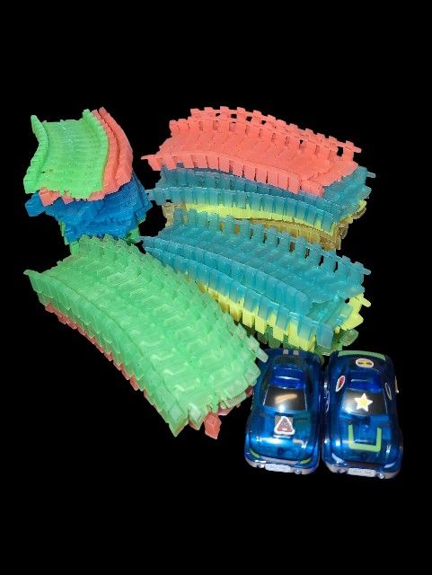 Magic Tracks 18 ft of track +2 cars