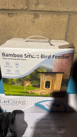 Bamboo smart bird feeder