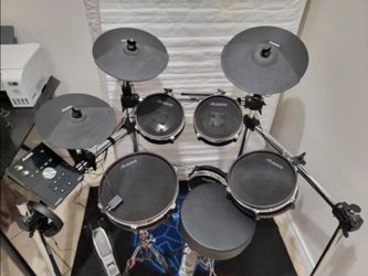 Alesis Crimson Mesh Electric drum kit , trade for Ipad pro M4/M5