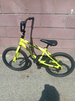 !! Boy's Bicycle  HUFFY  Rock It Size 18 In Wheels Firm Price  For Ages 4‐7