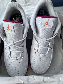 Nike Air Jordan Max Aura 5 Men's Size 10.5 White/Cardinal Red/Orange DZ4353-160