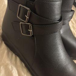 Faux Fur Booties Size 8