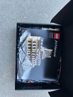 Louvre Lego set