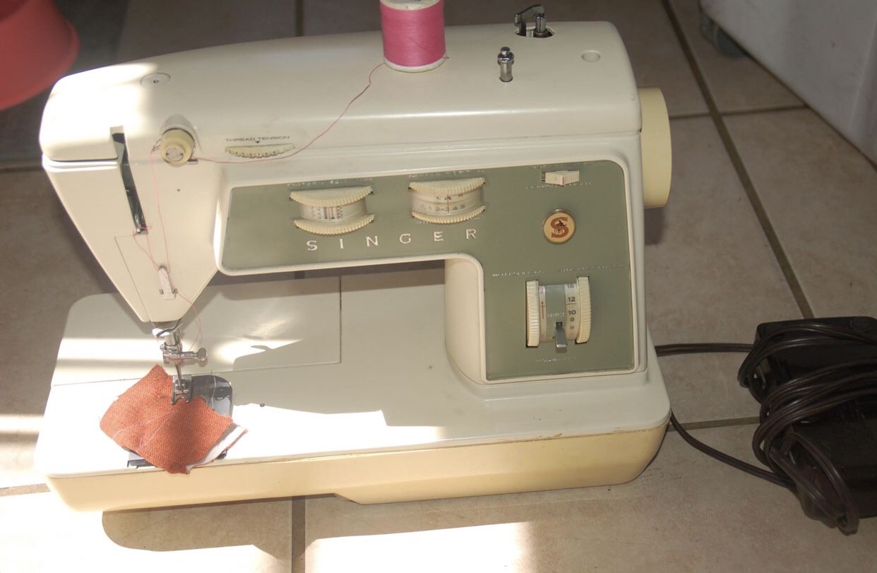 Singer Model 774 Sewing Machine Excellent Condition 