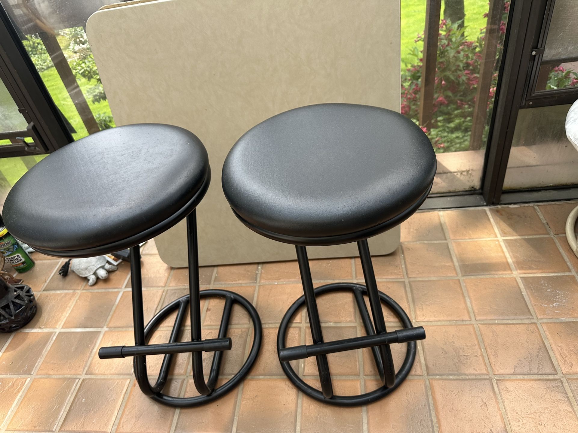 2 Stools