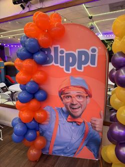 Arch Backdrop Blippi