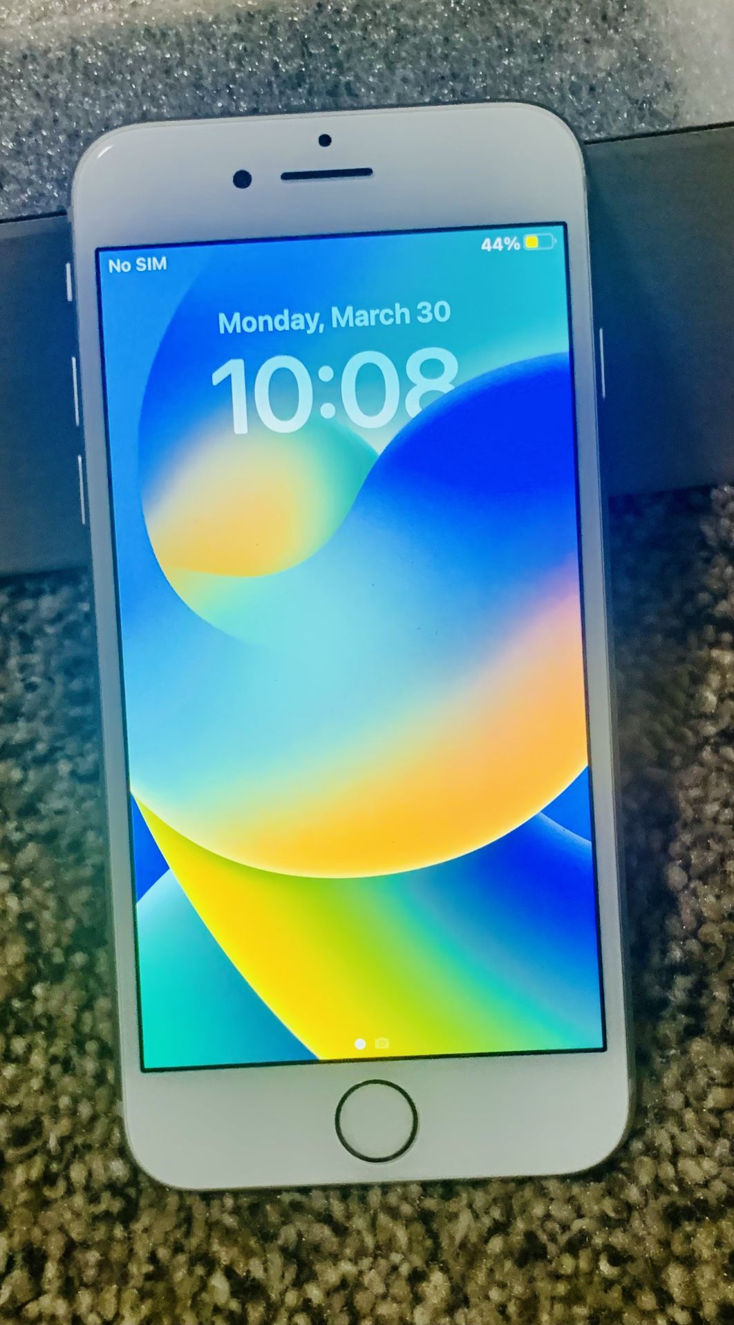 Apple iPhone 8 - Unlocked