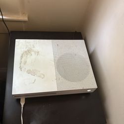 Xbox One S + 2 Games (gta 5 & Madden 22) 