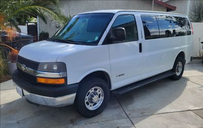 2006 Chevy Express passenger van 12 passenger