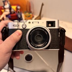 Fujifilm X100VI Includes Case+strap Like New Condition