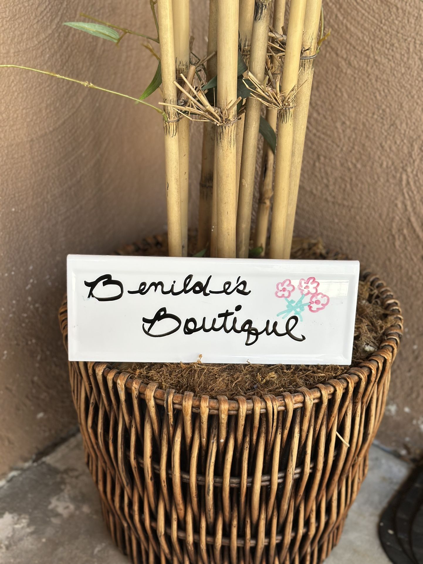 Benildes Boutique is a plus size clothing, estate sale